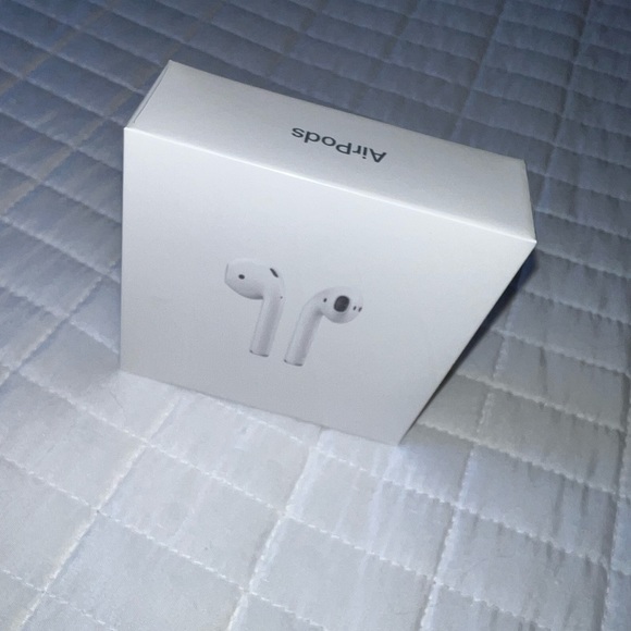 Airpods - Picture 1 of 3